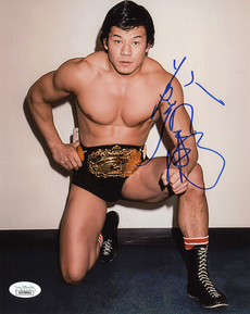 Highspots - Tatsumi Fujinami "Kneeling Pose" Hand Signed 8x10 *inc COA*